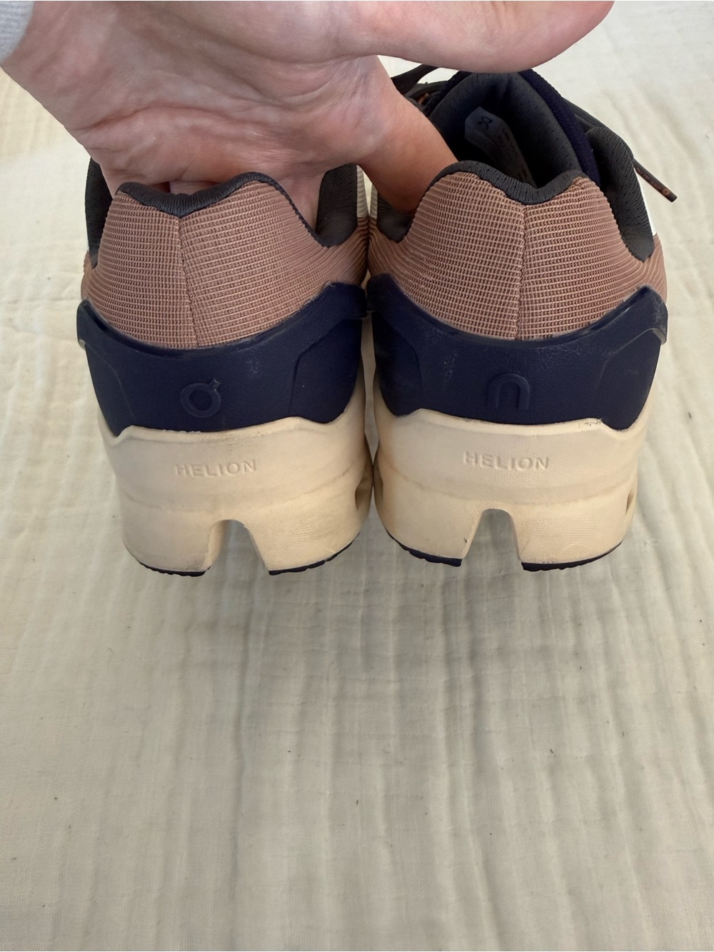 On Running Cloudstratus Size 8 - Picture 4 of 9